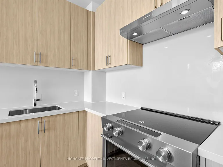 27 Korda Gate #Penthouse 101 — Photo 8