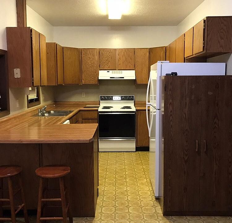 1st image of 2410 Loomis Dr #B