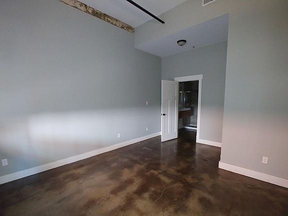 2nd image of 4225 Laclede Ave #D1