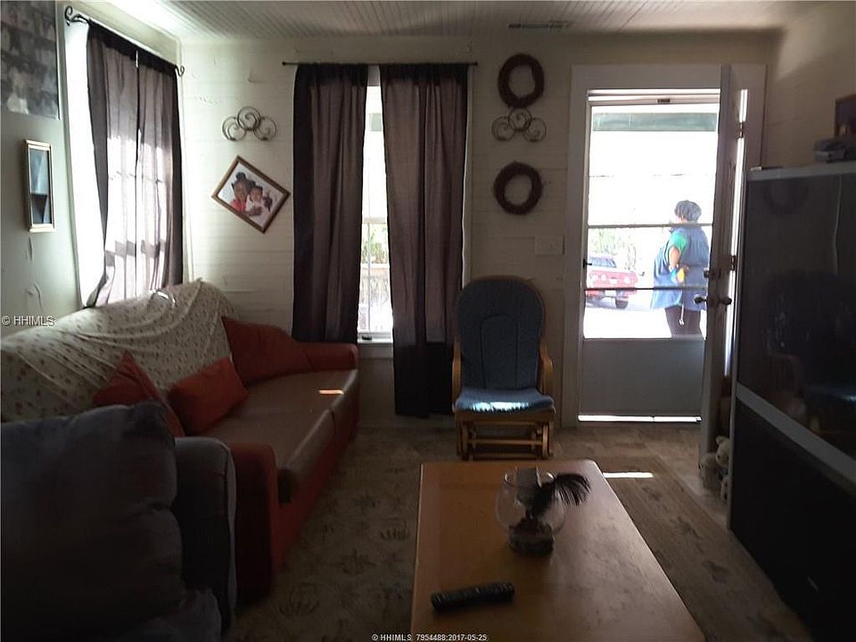 2nd image of 260 1st Ave