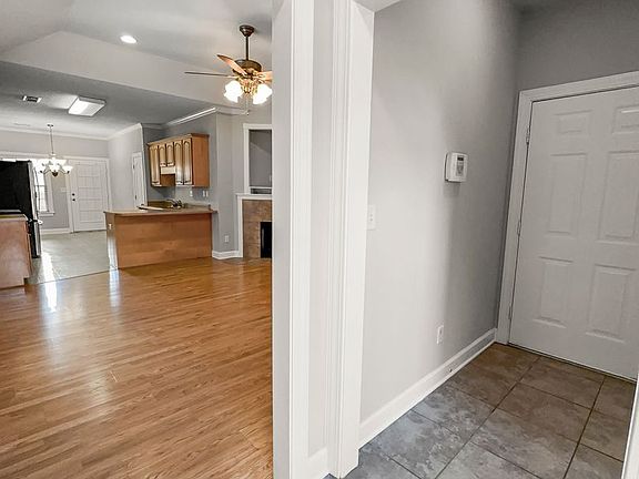 2nd image of 1651 Spencer Dr