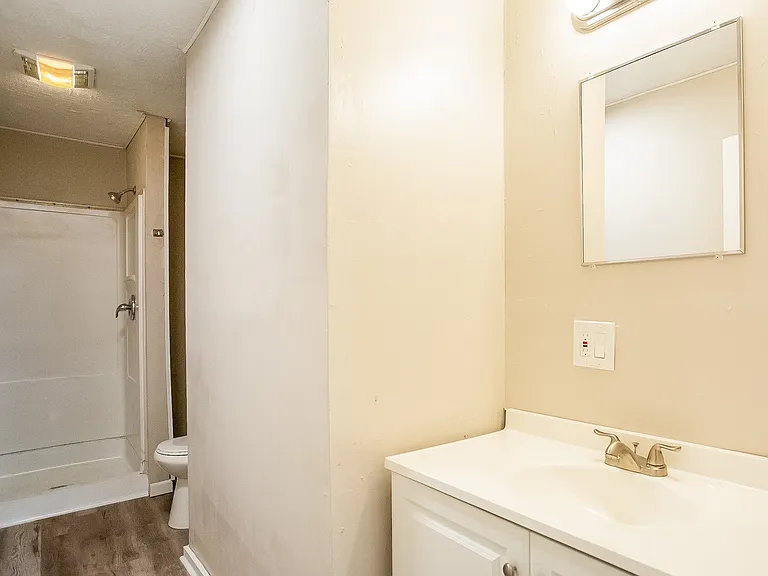 1337978_025_main_bathroom_13162043.jpg