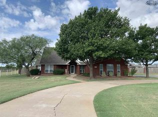 612 Bell Rd N, Iowa Park, TX 76367