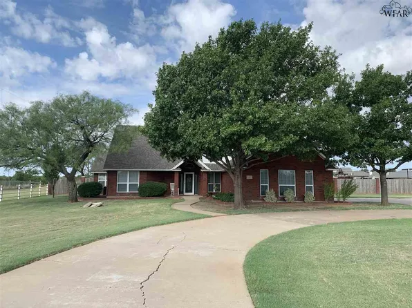 612 Bell Rd N, Iowa Park, TX 76367