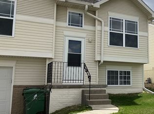 8825 Quest St, Omaha, NE 68122