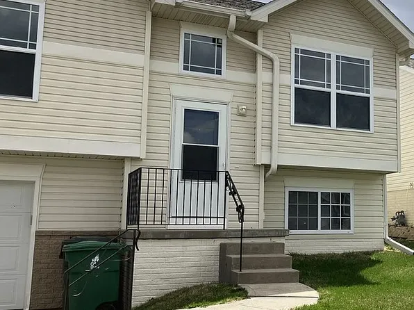 8825 Quest St, Omaha, NE 68122