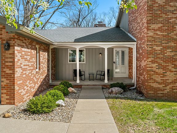5th image of 654 N Shady Ln