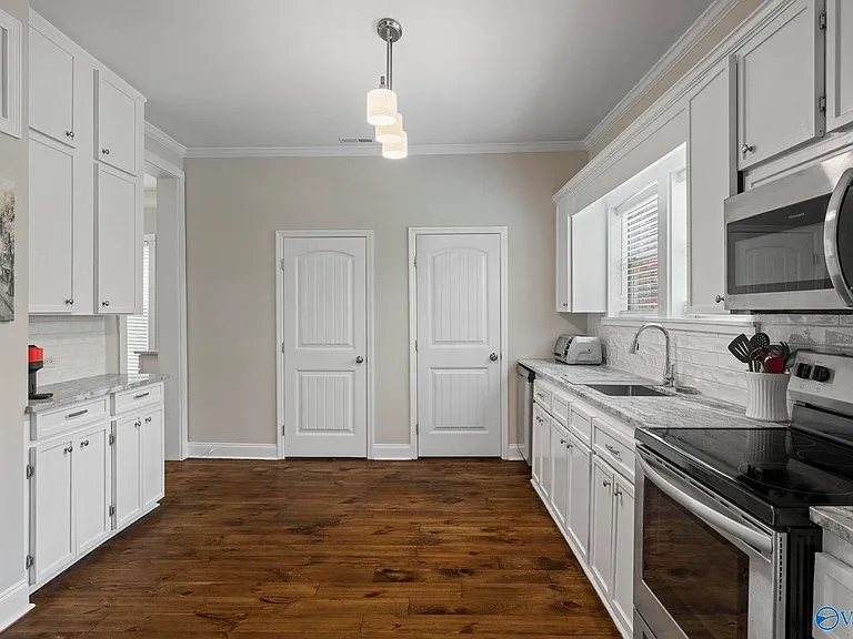 4286 Sullivan St — Photo 12