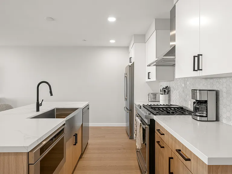 457 W Broadway #502 — Photo 3