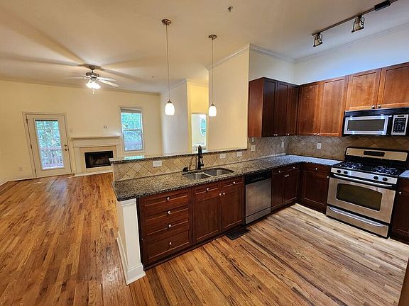 5th image of 1943 Sterling Oaks Cir NE