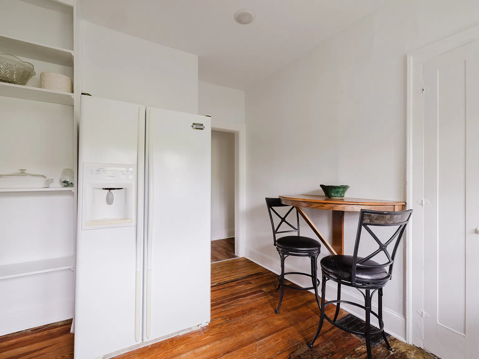 2 bed, 800 sqft, $1,550 — Photo 2