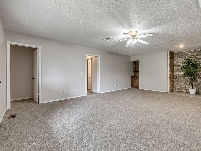 523 N Robin Way — Photo 10