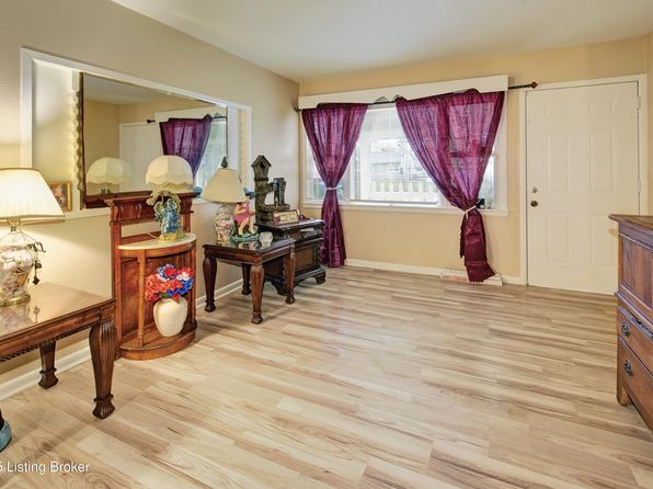 7008 Dunkirk Ln, Louisville, KY 40272