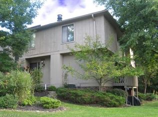 7401 Creekwood Dr #11D, North Royalton, OH 44133