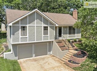 12325 S Summertree Cir, Olathe, KS 66062