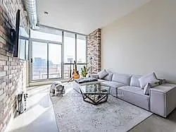 510 King St E #Penthouse 817 — Photo 3