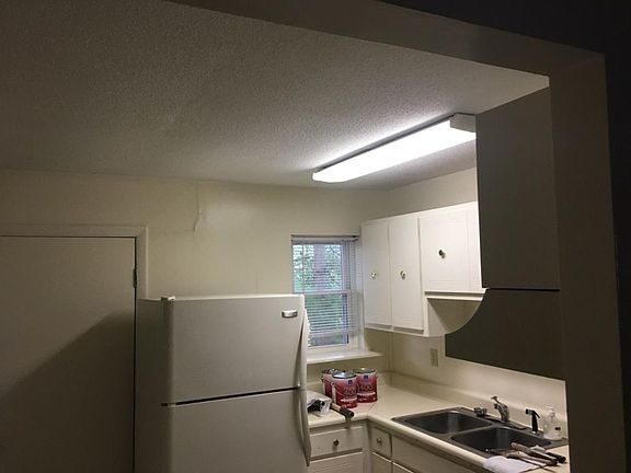 4th image of 2918 S Greenwood Dr APT 19