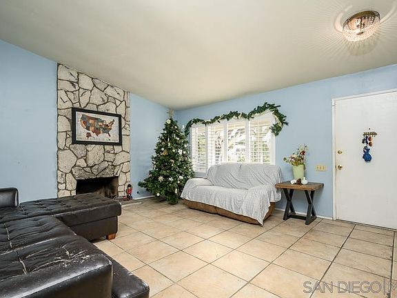 5th image of 1122 Lauriston Dr