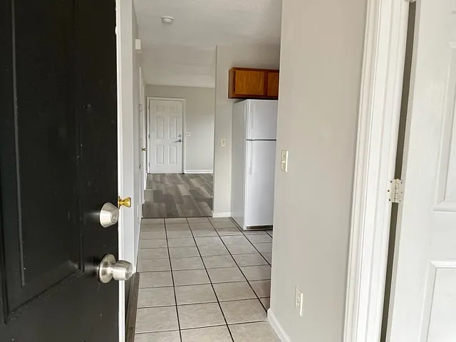 3 bed, 2010 sqft, $1,300 — Photo 4