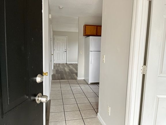 4th image of 410 W Ward Ave APT A