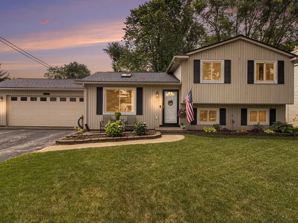 1875 Lakesview Dr, Oxford, MI 48371