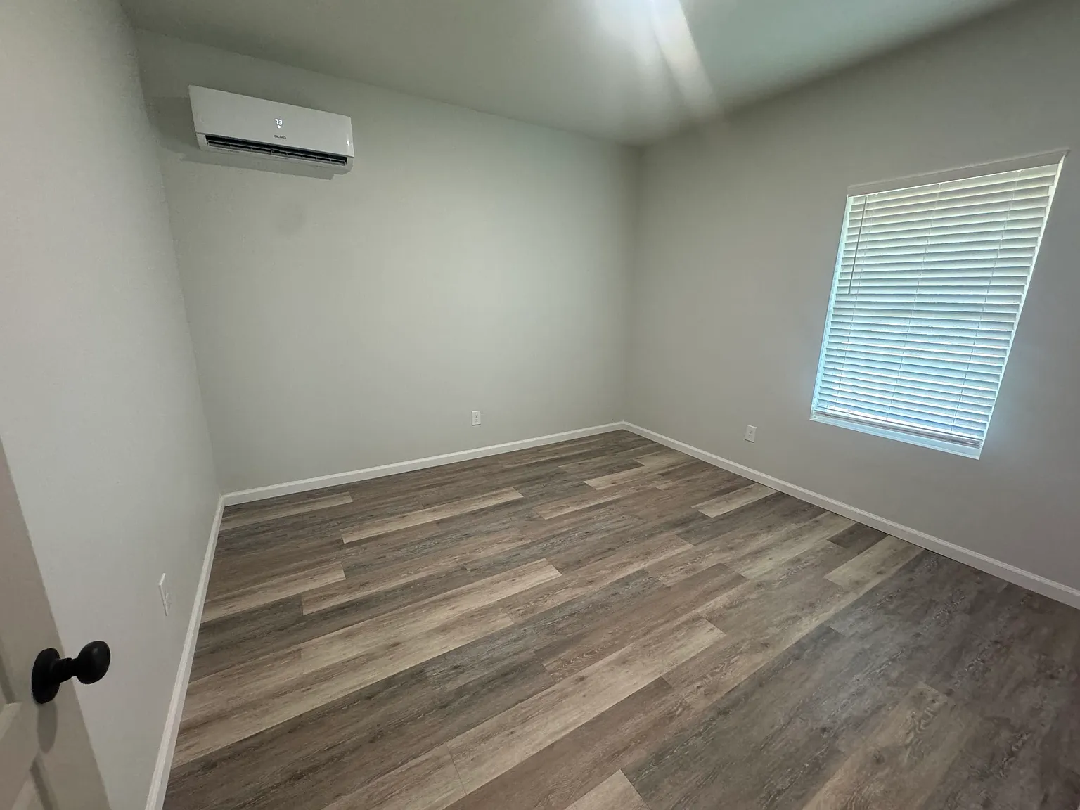 2 bed, 1000 sqft, $1,300 — Photo 2