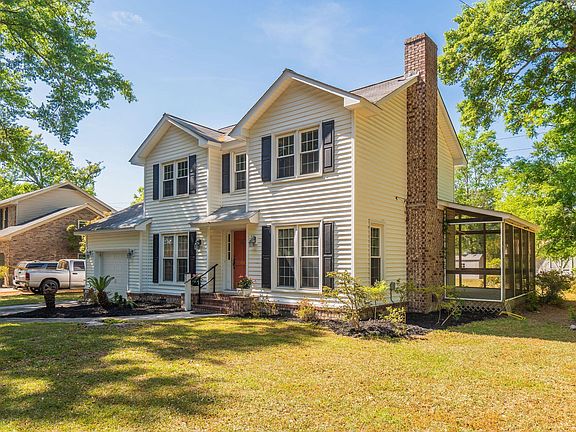 3rd image of 904 Stillwater Dr
