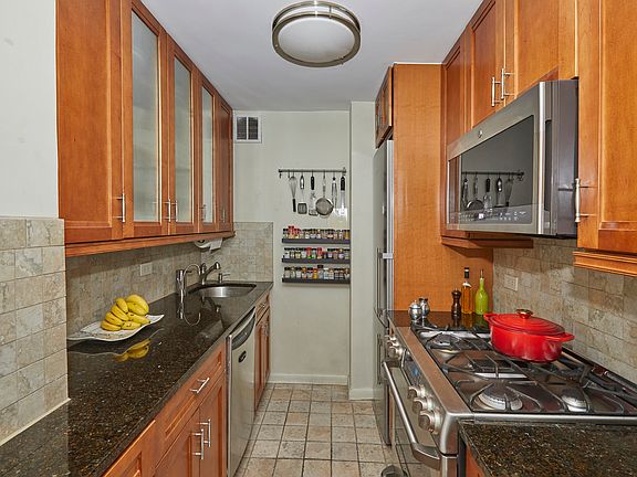 4th image of 201 E 66th St APT 9H