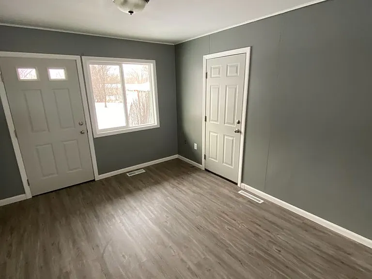 1389 Vandenberg Cir — Photo 3
