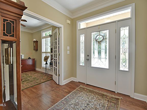 4th image of 230 Skyview Dr