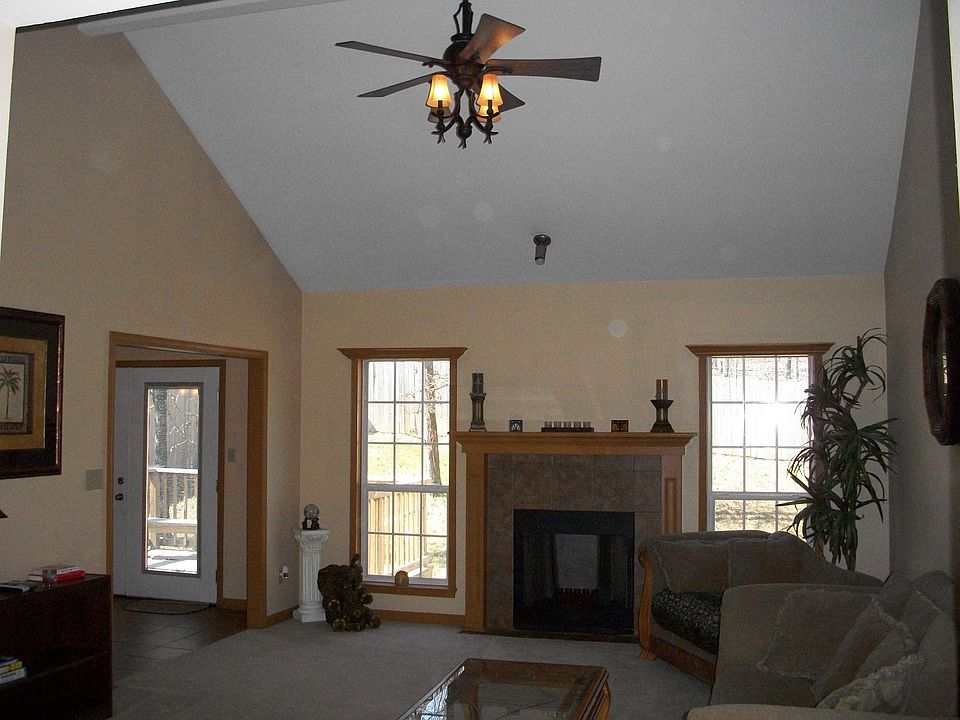 Living Room - Vaulted Ceiling w/ Firplace