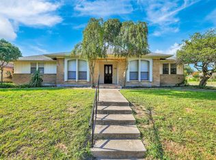 730 Woodcastle Dr, Garland, TX 75040