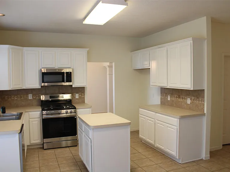 6022 Spanish Oak Dr — Photo 3