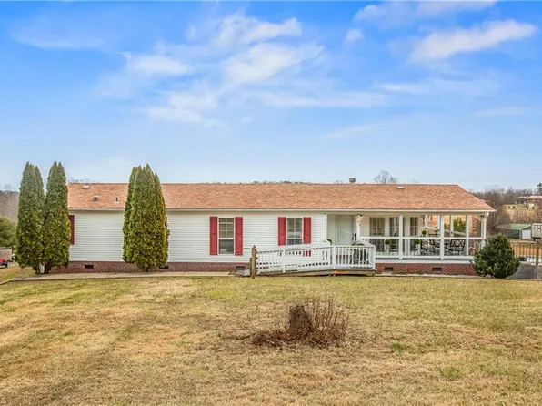 152 Tanner Cove Ln, Ararat, NC 27007