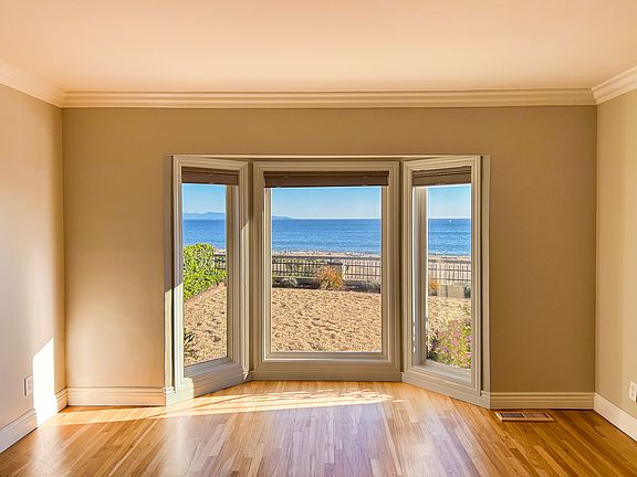 3rd image of 1703 E Cliff Dr #2