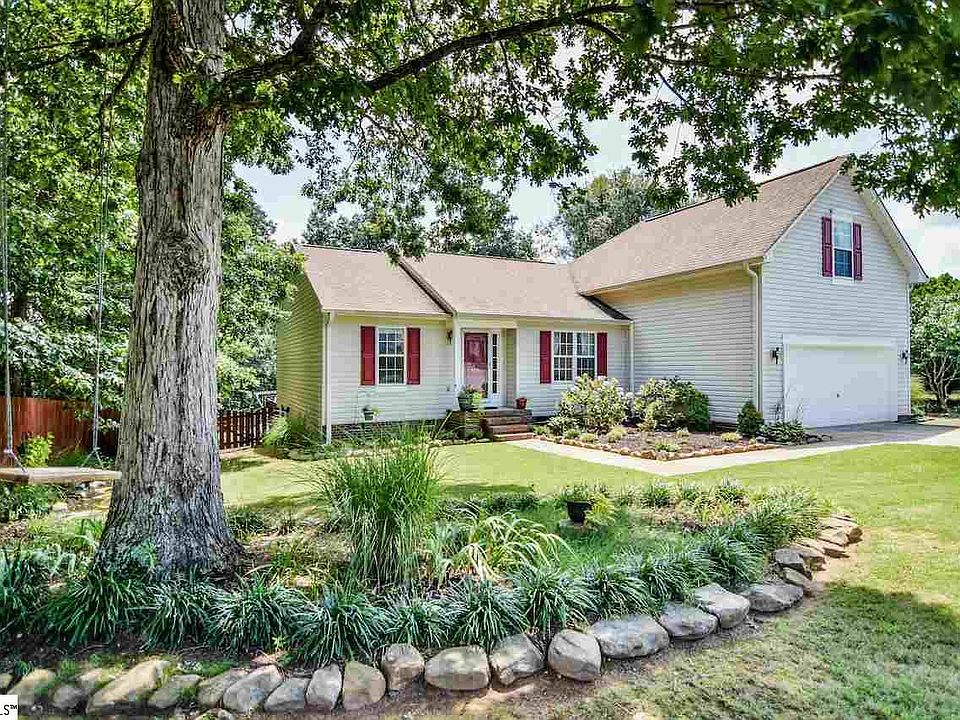1st image of 303 Hyde Park Ln