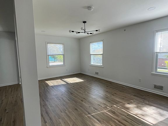 4th image of 472 Blossom Rd #472