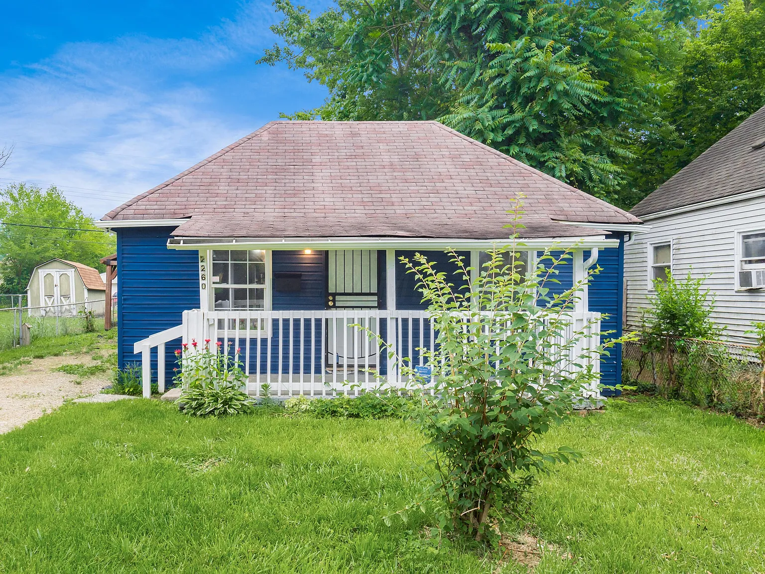 2260 Lexington Ave photo 1