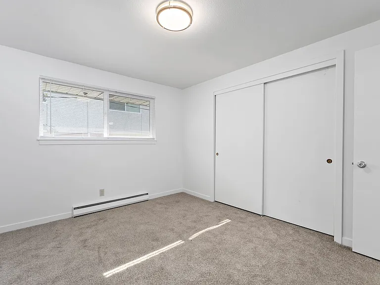 913 Harrington Ave NE — Photo 14
