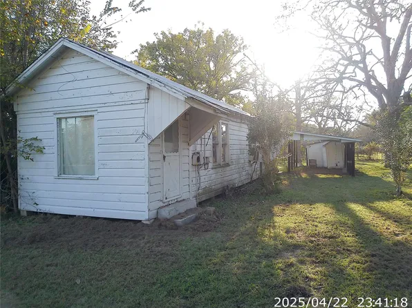 504 Camp St, Alleyton, TX 78935