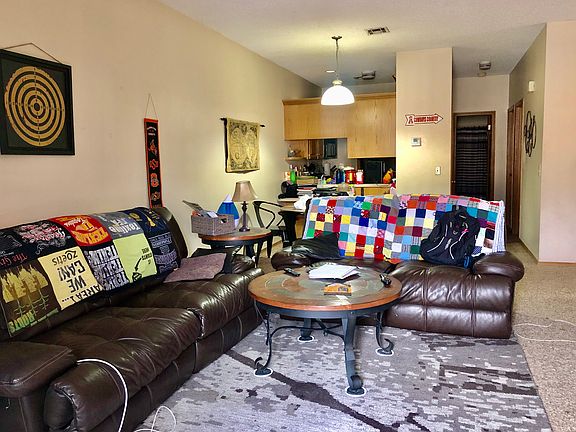 3rd image of 805 E Redbud Dr