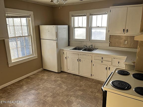 4th image of 204 Hillview Ave