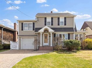 17 Harvard Rd S, Garden City, NY 11530