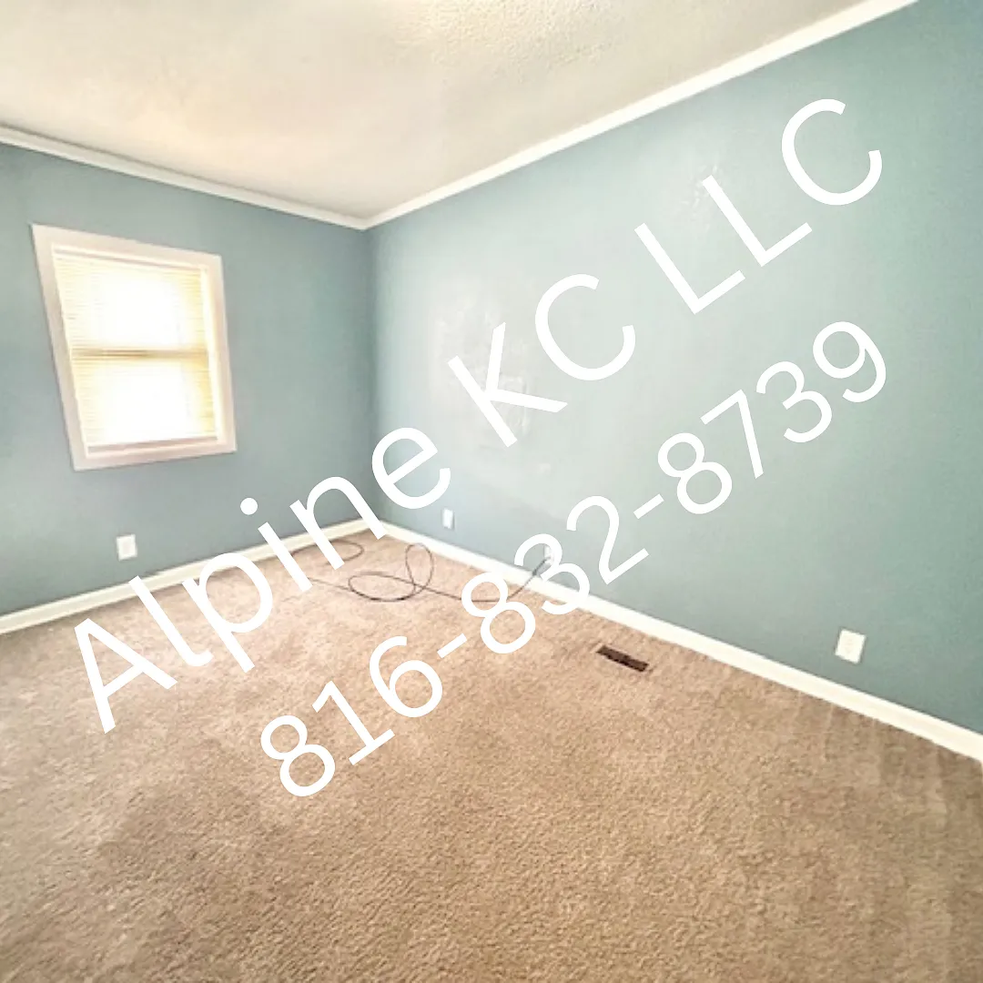 3 bed, 900 sqft, $1,200 — Photo 1