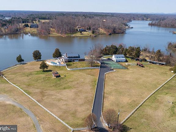 Image 2: : Overhead from entrance