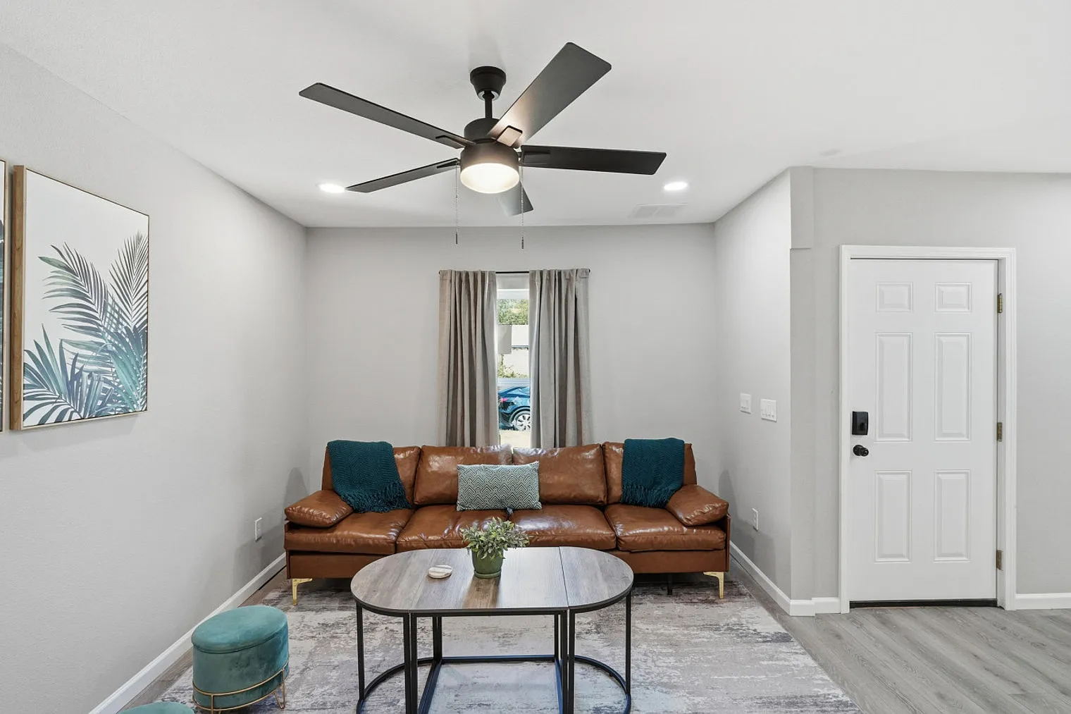 4 bed, 2.0 bath, 5242 sqft, $3,019 — Photo 3