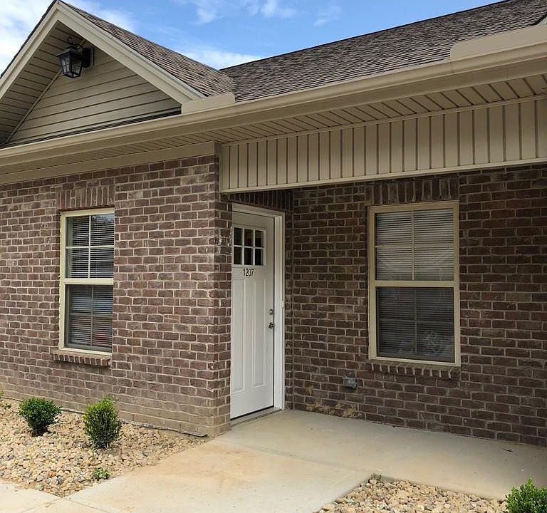 1st image of 1215 Sparta Dr