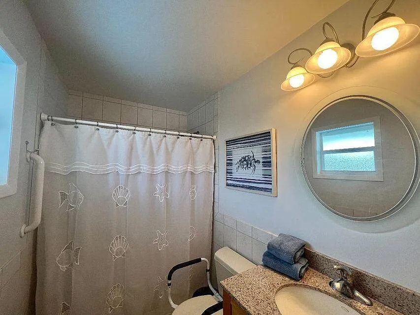 3 bed, 2.0 bath, 1418 sqft, $6,500 — Photo 3