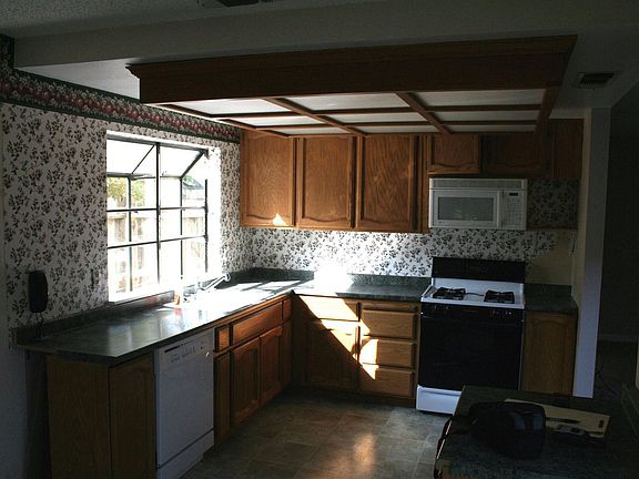 3rd image of 8216 Canyon Oak Dr