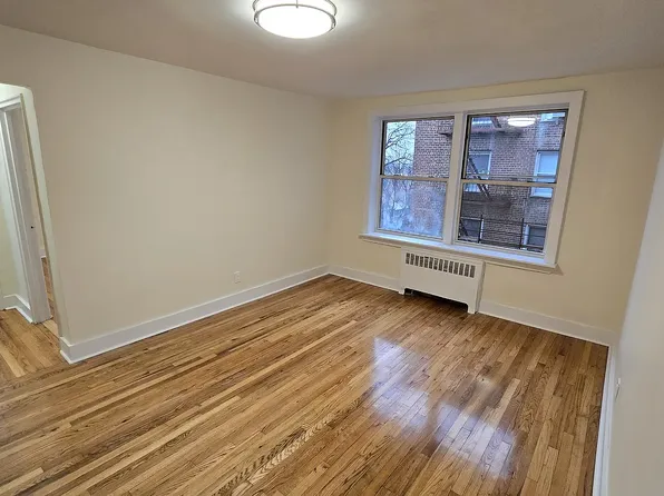 33-35 76th St #4J, Jackson Heights, NY 11372